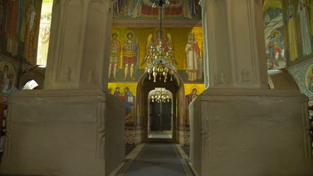 Aisle Zwischen Zwei Pfosten Putna Kloster — Stockvideo