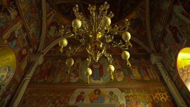 Lámpara Araña Oro Altar Monasterio Putna — Vídeo de stock