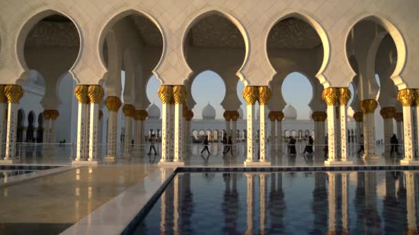 Portici Nella Grande Moschea Dello Sceicco Zayed — Video Stock