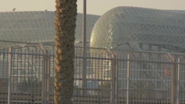 Yas Marina Byggnaden Abu Dhabi — Stockvideo