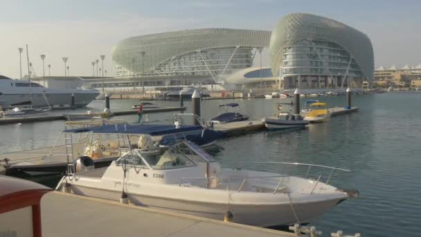 Tekneler Yas Marina Abu Dabi Demirlemiş — Stok video