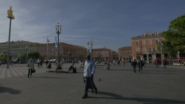 Människor Vid Statyerna Massena Square Nice — Stockvideo