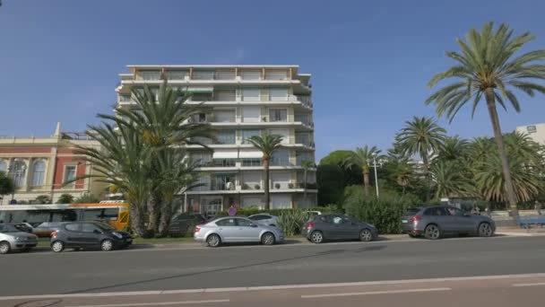 Voitures Bâtiments Garés Dans Une Rue — Video