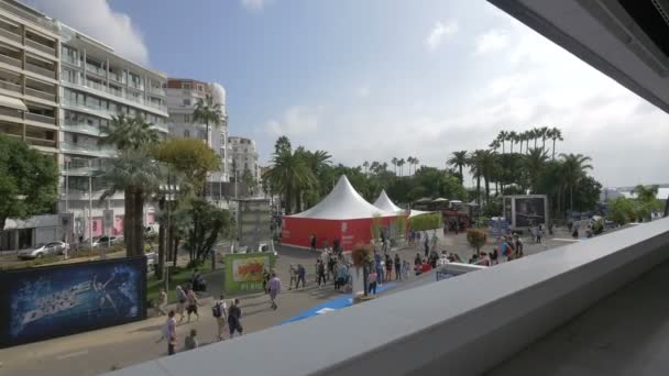 Folk Palais Des Festivals Strandpromenad — Stockvideo