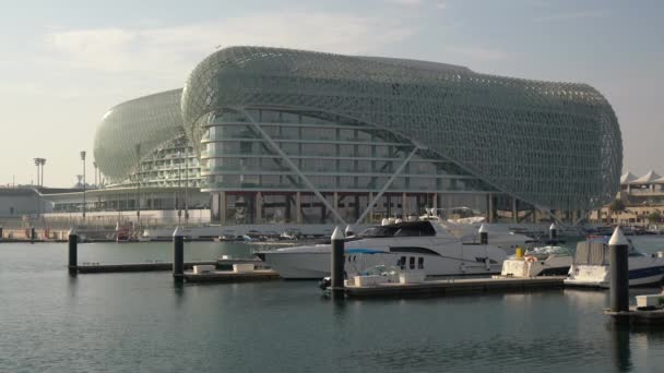 Het Moderne Yas Marina Gebouw Abu Dhabi — Stockvideo
