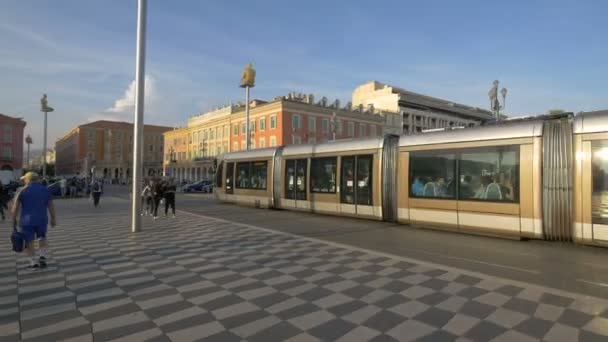 Tranvía Rodando Una Plaza Ciudad — Vídeo de stock