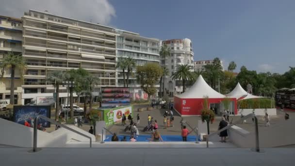 Menschen Auf Dem Platz Palais Des Festivals — Stockvideo