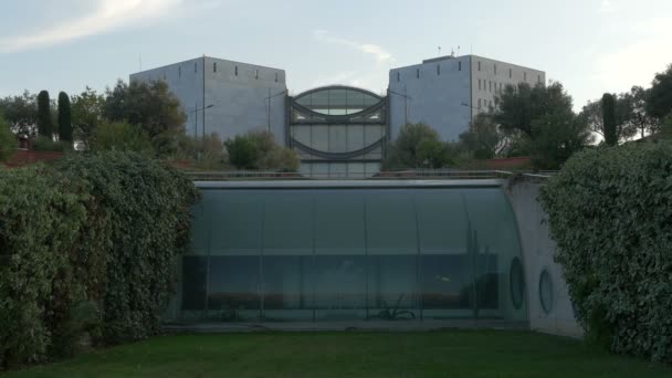 一个靠近温室的现代化建筑 — 图库视频影像