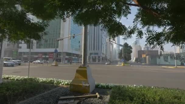 Jalan Raya Pusat Kota Abu Dhabi — Stok Video