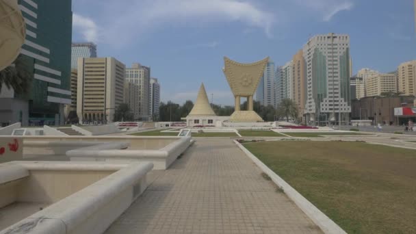 Ittihad Platz Mit Skulpturen Abu Dhabi — Stockvideo