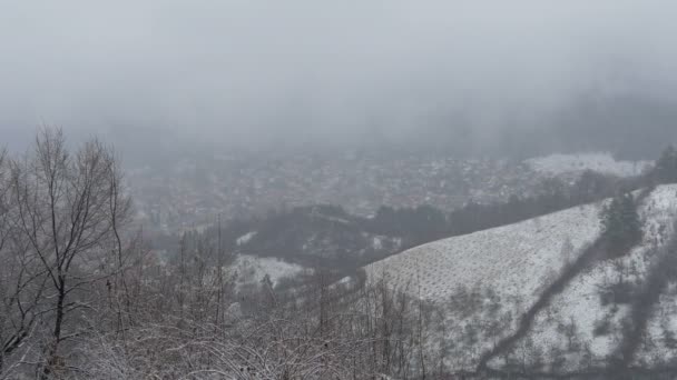 Ângulo Alto Uma Cidade Dia Inverno Nebuloso — Vídeo de Stock