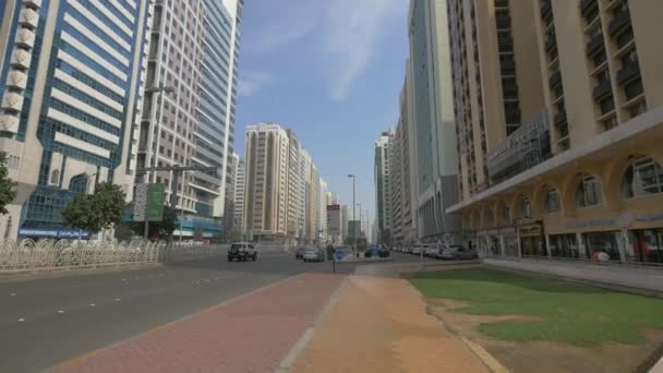Dönthető Kilátás Abu Dhabi Belvárosára — Stock videók
