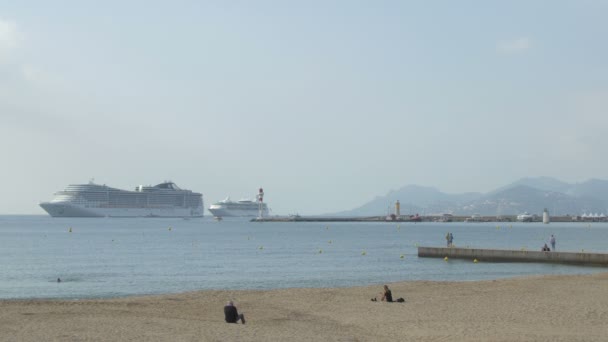 Cruceros Anclados Desde Playa — Vídeos de Stock