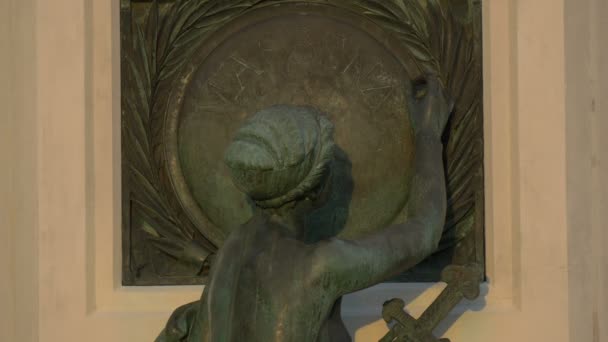 青铜雕像的近景 — 图库视频影像