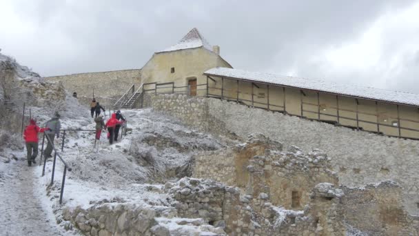 Caminando Por Sendero Nevado Ciudadela Rasnov — Vídeos de Stock