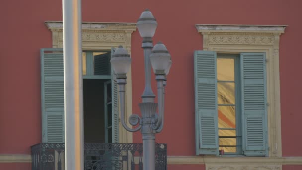 Street Lamp Front Building Windows — Stock video