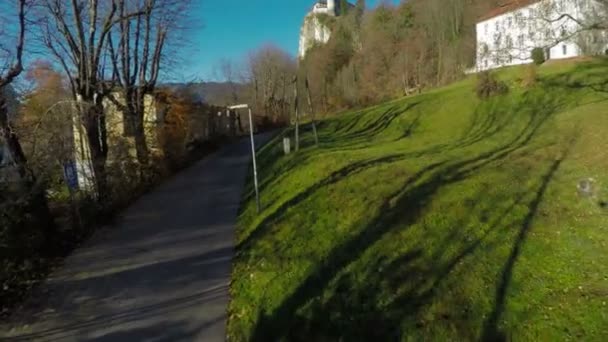 Vista Aérea Uma Rua Perto Castelo Bled — Vídeo de Stock