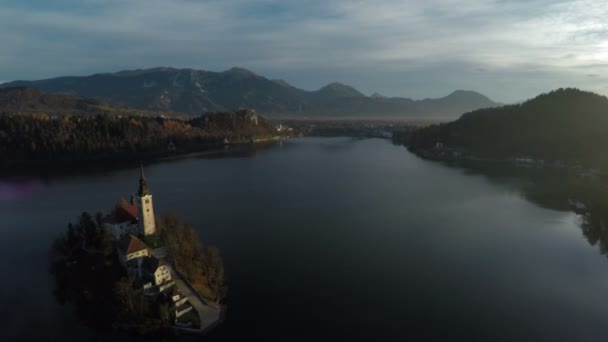 Αεροφωτογραφία Του Νησιού Στη Λίμνη Bled — Αρχείο Βίντεο