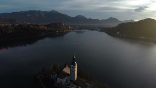 Luchtfoto Van Bled Eiland Meer — Stockvideo