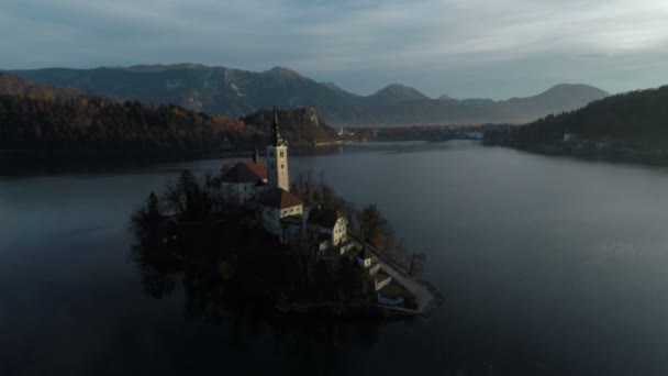 Flygfoto Över Kyrkan Bled — Stockvideo