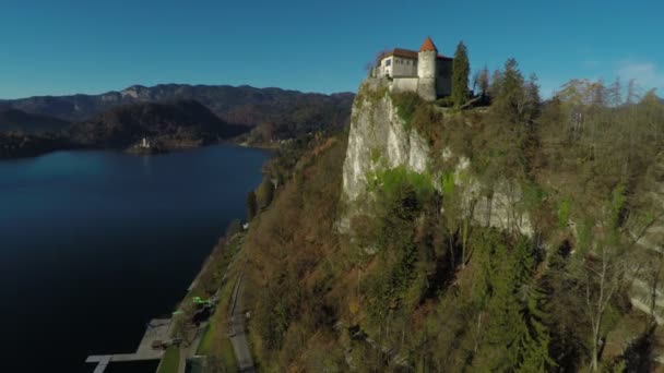 Vzdušný Pohled Bled Castle Vrcholu Útesu — Stock video