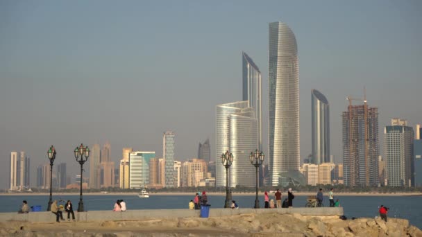 Tourists Skyscrapers Abu Dhabi — Stockvideo