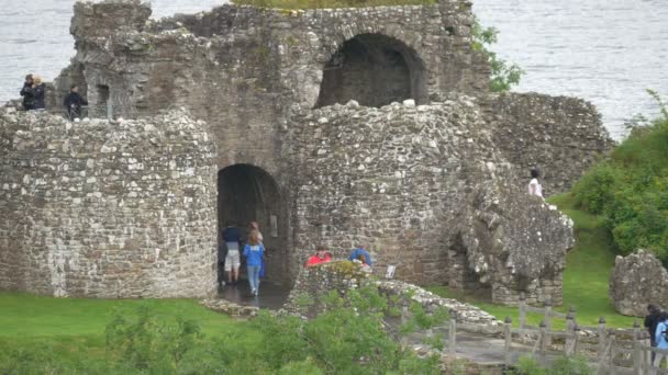 Die Überreste Der Burg Urquhart — Stockvideo