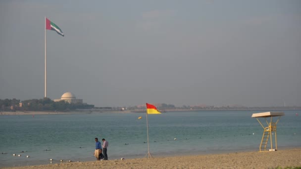 Människor Strand Abu Dhabi — Stockvideo