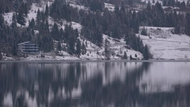 白雪湖畔的景色 — 图库视频影像