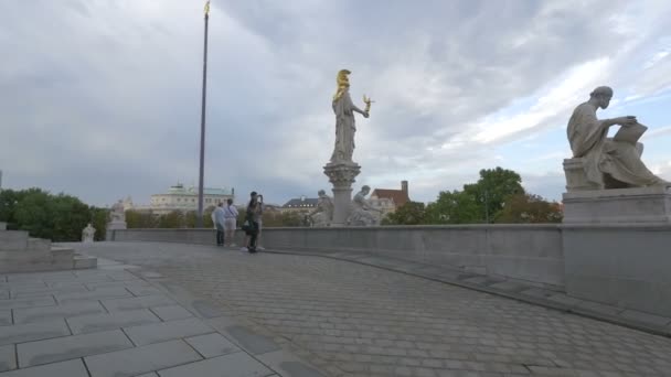 Fotografieren Der Nähe Des Pallas Athene Brunnens — Stockvideo