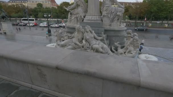 Die Statuen Des Pallas Athene Brunnens — Stockvideo