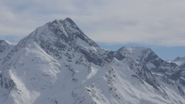 Szczyty Górskie Śniegiem — Wideo stockowe