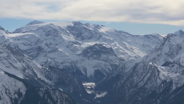 Montanhas Cobertas Neve — Vídeo de Stock