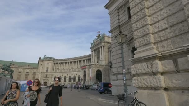 Spaziergang Der Hofburg Vorbei — Stockvideo