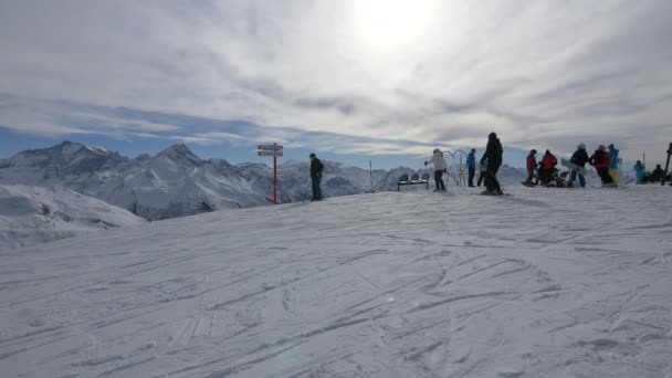 Mensen Het Skigebied Plagne Frankrijk — Stockvideo