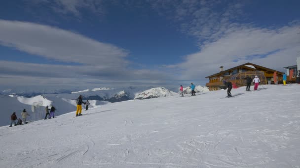 People Skiing Plagne — Stock Video