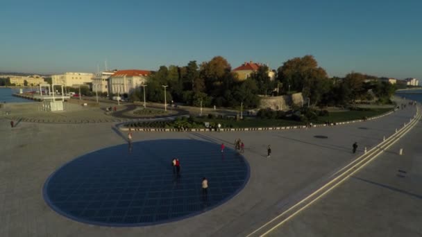ザダルの太陽への記念碑の空中ビュー — ストック動画