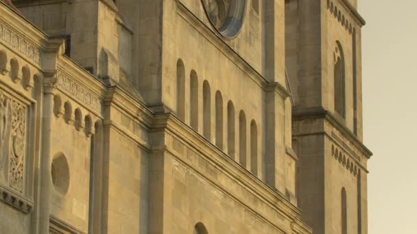 Fassade Der Kaiser Jubiläums Kirche Wird Eingerissen — Stockvideo