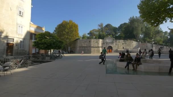 Menschen Auf Dem Five Wells Square Zadar — Stockvideo