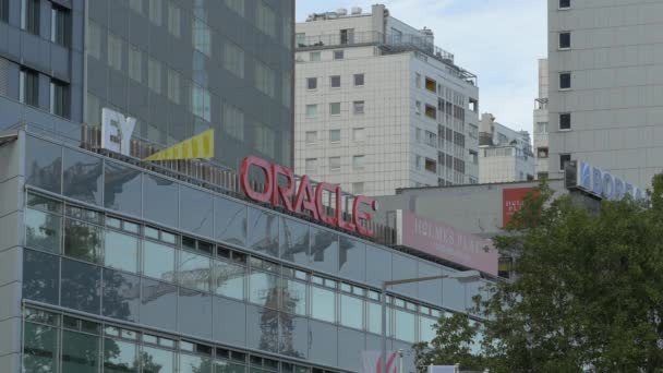 Oracle Corporation Zeichen Auf Einem Gebäude — Stockvideo