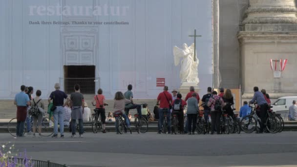 Estatua Ángel Frente Iglesia San Carlos — Vídeo de stock