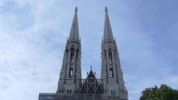 Votivkircheのスリムラインタワー — ストック動画