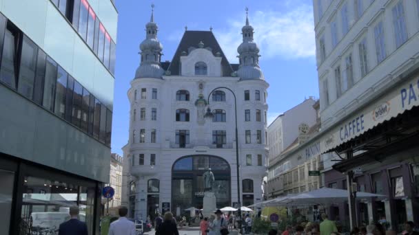 Johannes Gutenberg Statue Und Regensburger Hof — Stockvideo