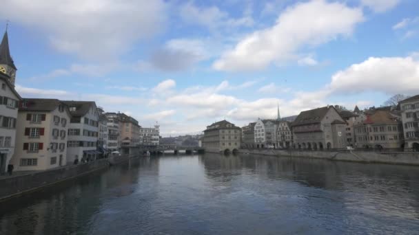 Limmat River Στη Ζυρίχη Ελβετία — Αρχείο Βίντεο