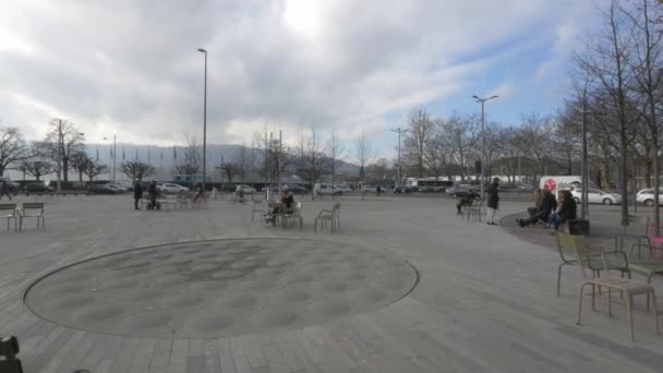 Pessoas Relaxando Uma Praça Zurique Suíça — Vídeo de Stock