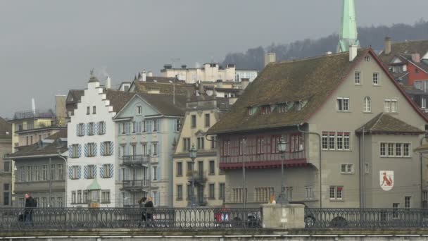 Гроссмунстерский Мост Здания Цюриха Швейцария — стоковое видео