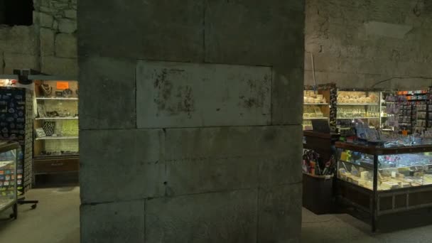 Diocletian Sarayı Ndaki Hediyelik Eşya Dükkanında — Stok video