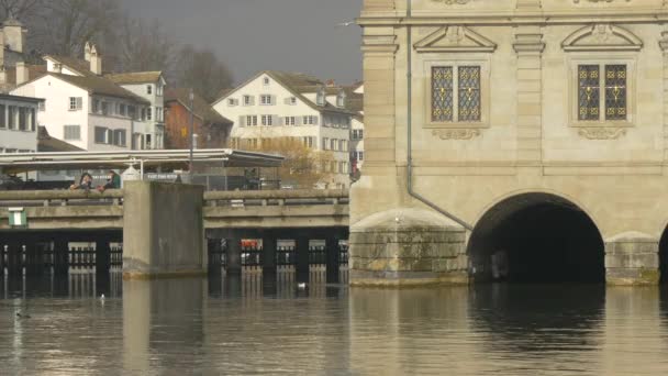 Puente Edificio Junto Río — Vídeos de Stock