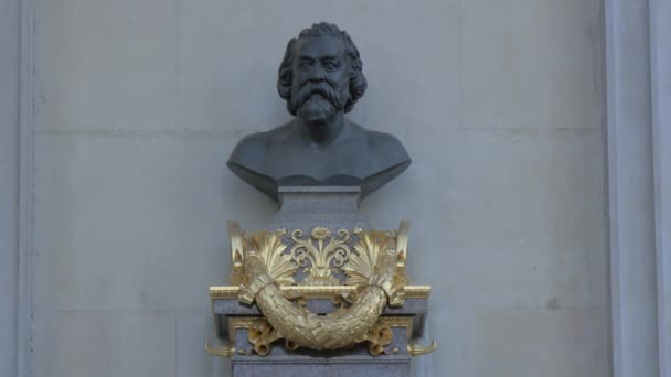 Estatua Del Busto Theophil Von Hansen — Vídeo de stock