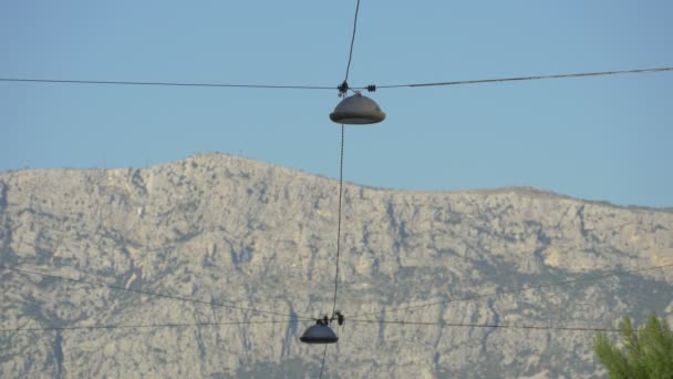 Lumières Suspendues Sur Rue — Video